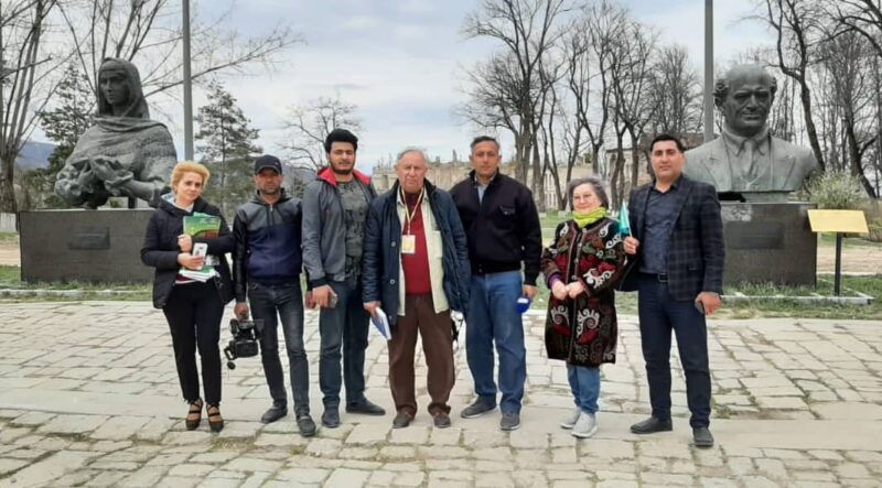 Jurnalistlərlə bir xatirə şəkli