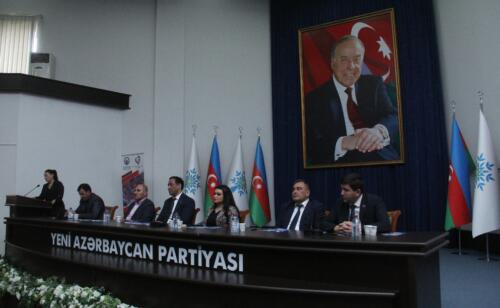 Tünzalə Vəliyeva çıxış edərkən